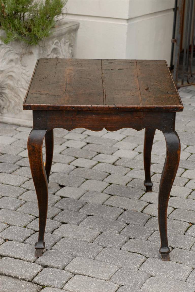 French Louis XV Style Late 19th Century Rustic Oak Side Table with Carved Apron 5