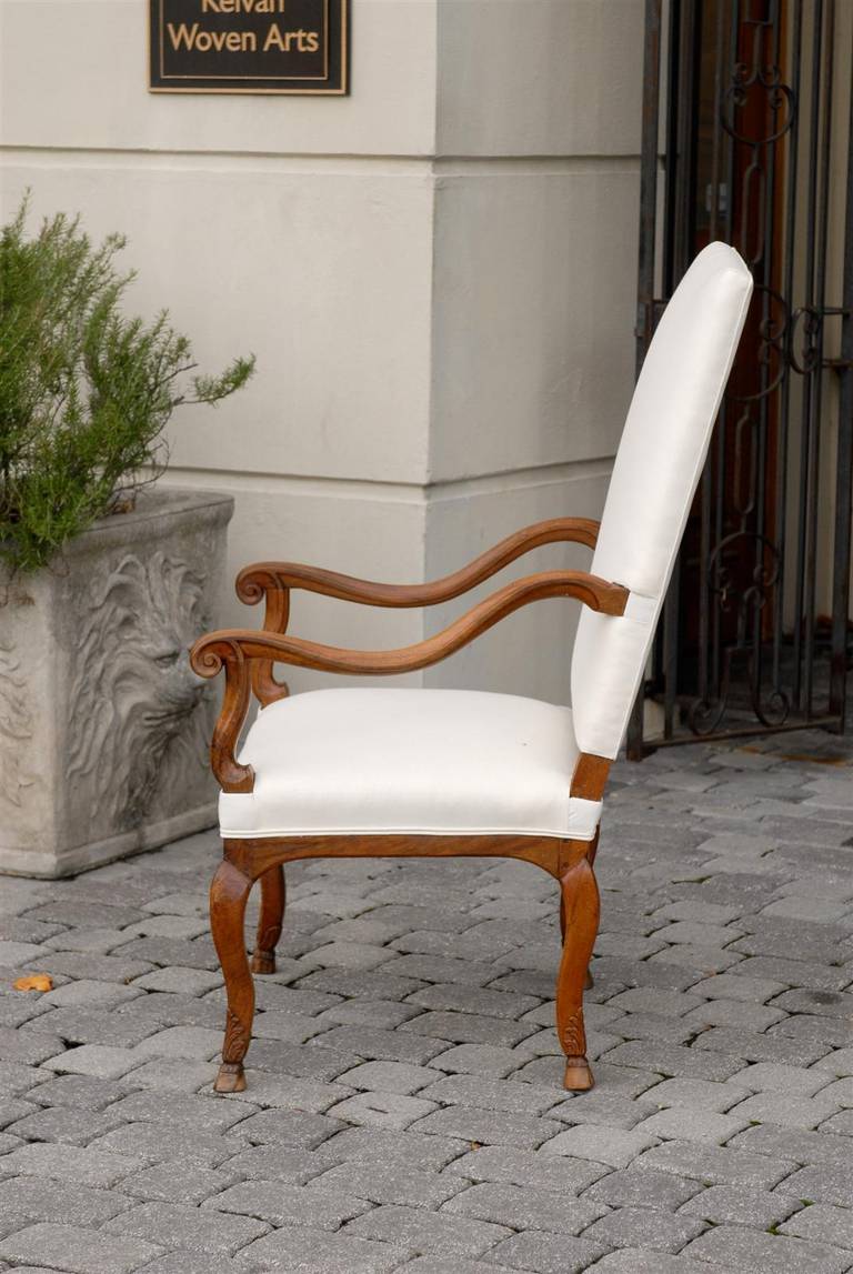 Pair of French Walnut Régence Style Upholstered Armchairs, circa 1820 For Sale 3