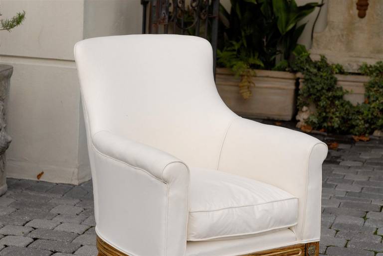 Muslin English Regency Upholstered Armchair with Painted and Gilt Wood Legs on Casters For Sale