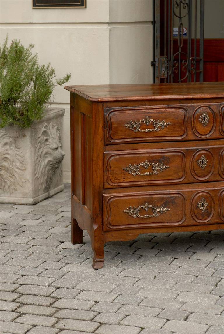 French Louis XV Style Serpentine Front Three-Drawer Chest, circa 1780 In Good Condition In Atlanta, GA