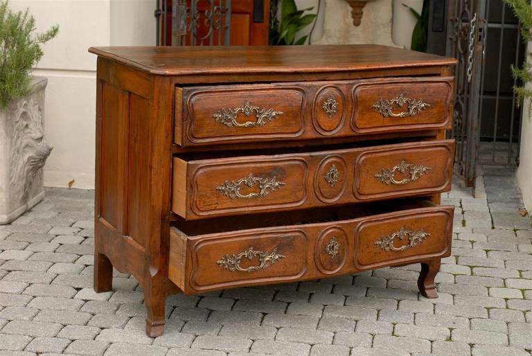 French Louis XV Style Serpentine Front Three-Drawer Chest, circa 1780 3