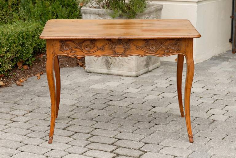 19th Century French Louis XV Style Fruitwood Desk with Rinceaux Decorated Sides and Drawer