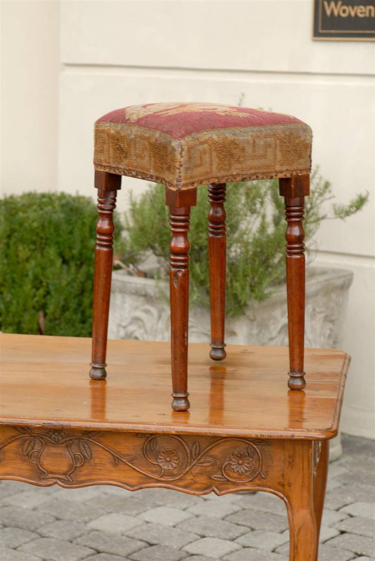 English Yew Wood Stool with Squirrel Themed Needlepoint Upholstery, circa 1860 In Good Condition In Atlanta, GA