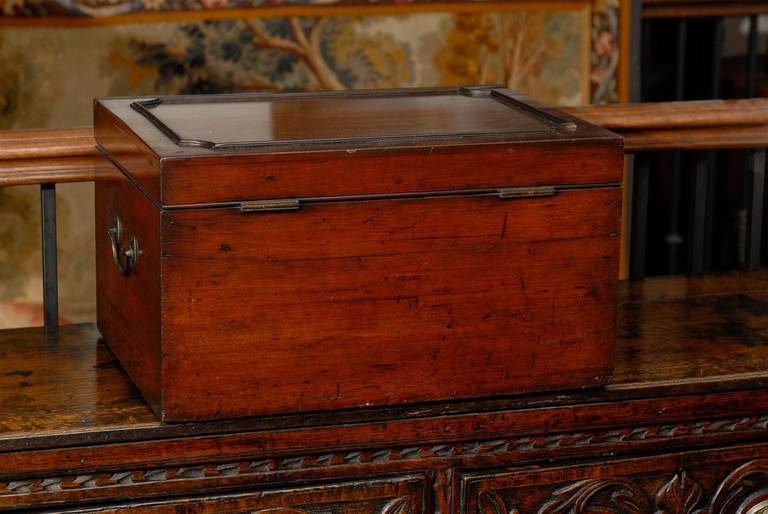 18th Century English Early Georgian Mahogany Box with Original Handles For Sale 4