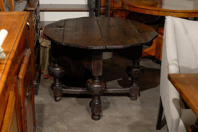 Italian Carved Wood Gateleg Demi-Lune Table from the Late 18th Century 3