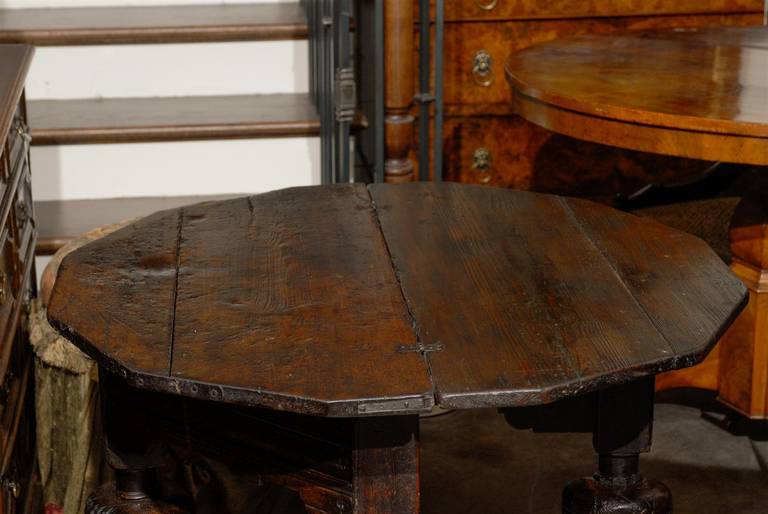 Italian Carved Wood Gateleg Demi-Lune Table from the Late 18th Century 4