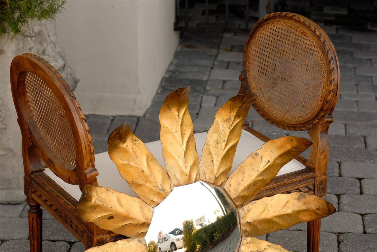 1940s Spanish Sunburst Mirror with Darkened Gilt Metal Leaves and Convex Glass For Sale 2