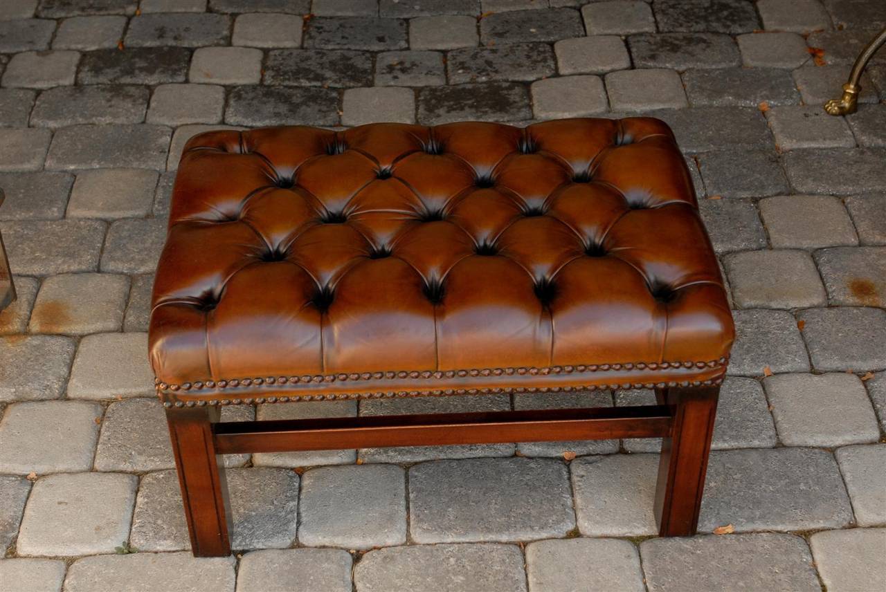 English Mid-Century Wooden Bench with Brown Tufted Leather Seat For Sale 1