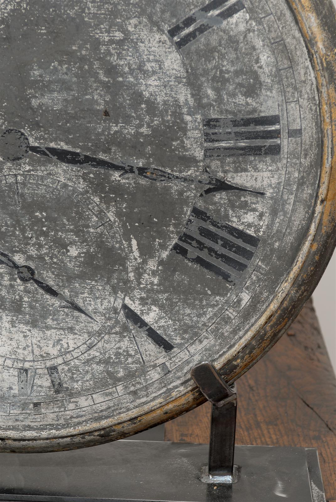 Großes Zink-Uhrhandelsschild auf maßgefertigtem Ständer, Mitte des 19. Jahrhunderts im Angebot 3