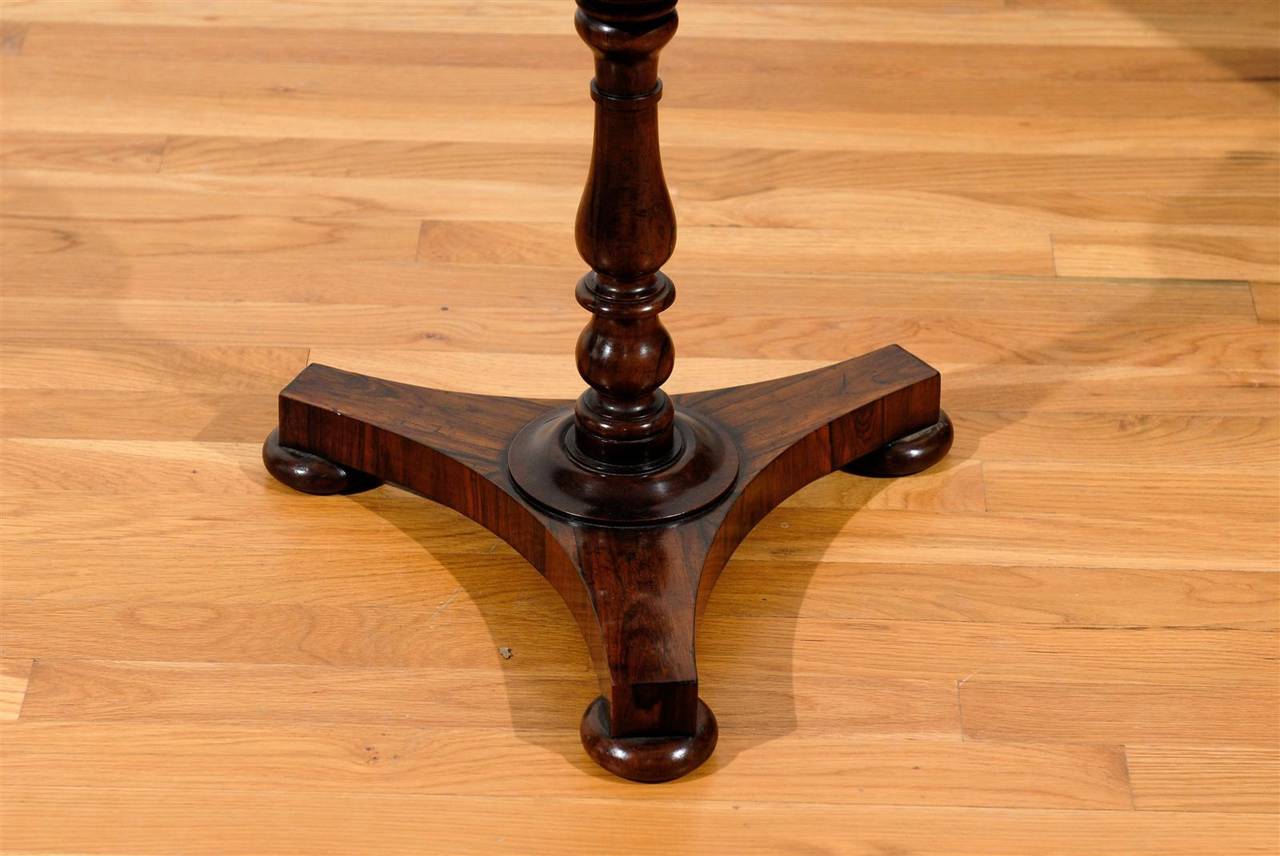 English 1870s Rosewood Pedestal Gueridon Games Table with Checkerboard Inlay In Good Condition In Atlanta, GA