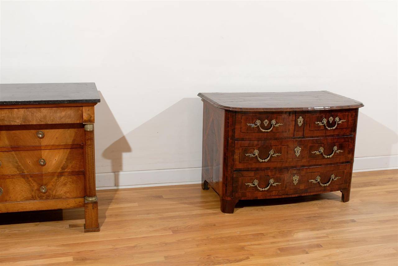 French Late 18th Century Walnut Four-Drawer Commode with Star Inlaid Top In Good Condition In Atlanta, GA