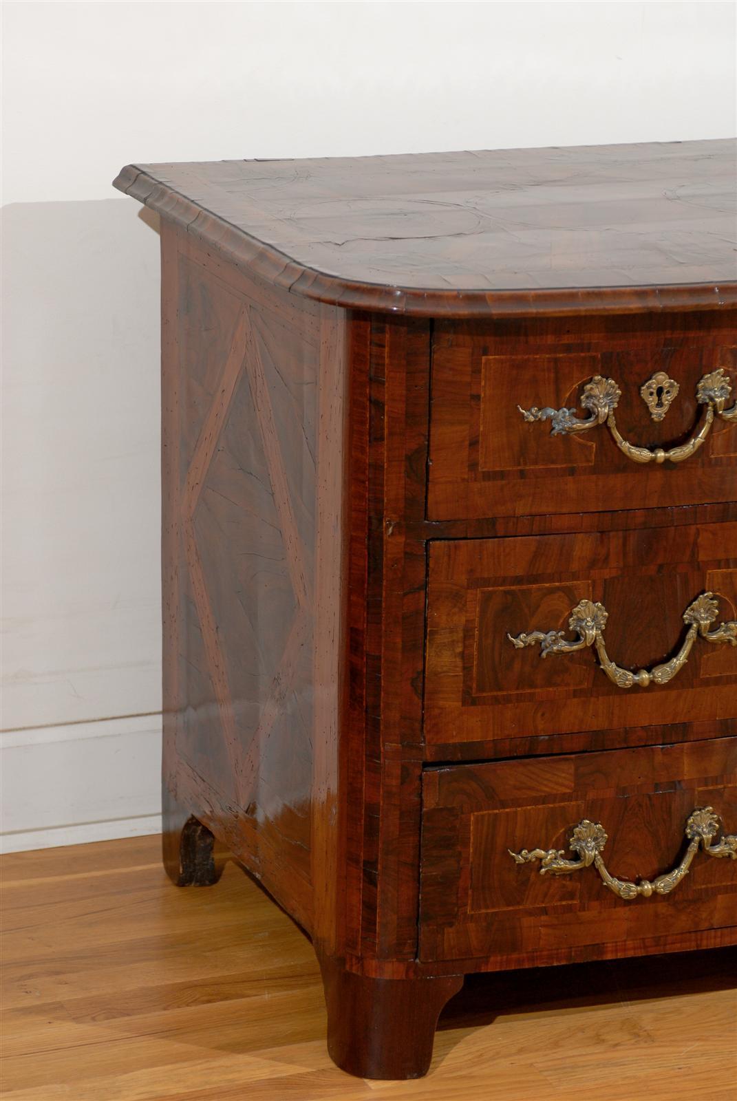 French Late 18th Century Walnut Four-Drawer Commode with Star Inlaid Top 1