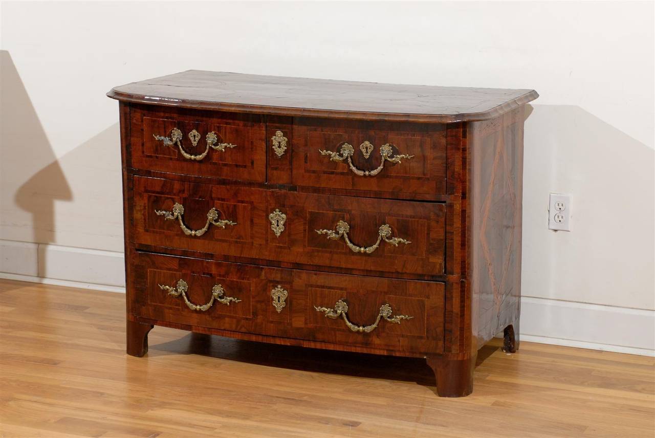 French Late 18th Century Walnut Four-Drawer Commode with Star Inlaid Top 3