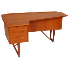 Lovig Asymmetrical Desk