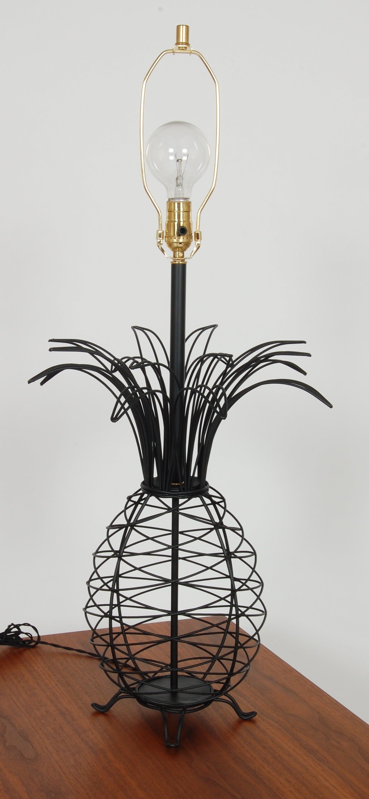 Designed by Andree Ferris and Reta Shacknove for Robert Gottschalk, NY in 1952. Created out of thick wire welded together in the form of a pineapple, newly painted and rewired, the height measurement is to the top of the socket.