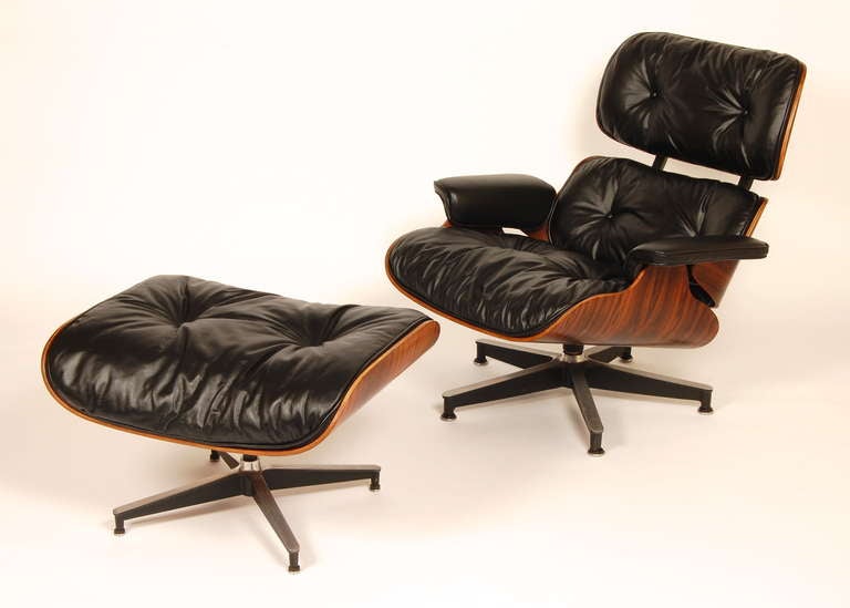Early 1960s vintage Eames 670 & 671, lounge and ottoman, rosewood shells, black leather upholstery with feather, down and latex filling. Beautifully grained shells with matching numbers, lighty conserved with new leather and feather added to the