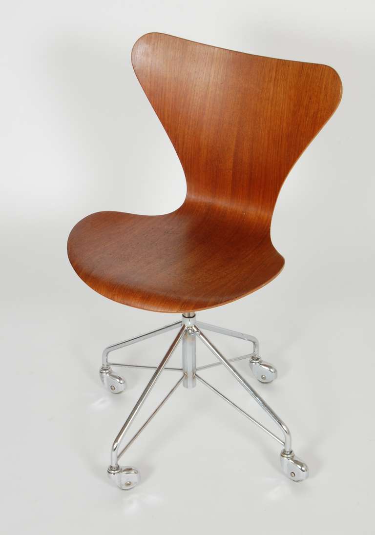 Danish Arne Jacobsen Swivel Task Chair