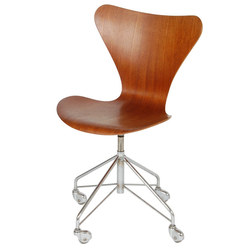 Arne Jacobsen Swivel Task Chair