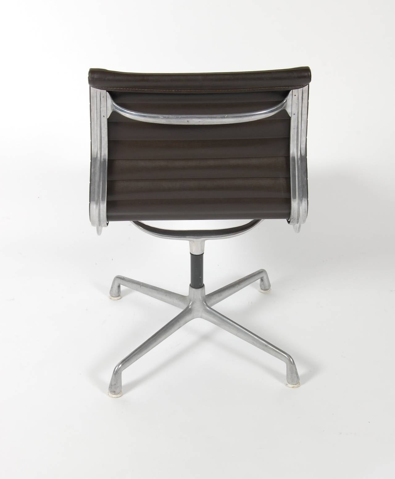 Mid-Century Modern Eames Aluminum Group Chair Circa 1960s