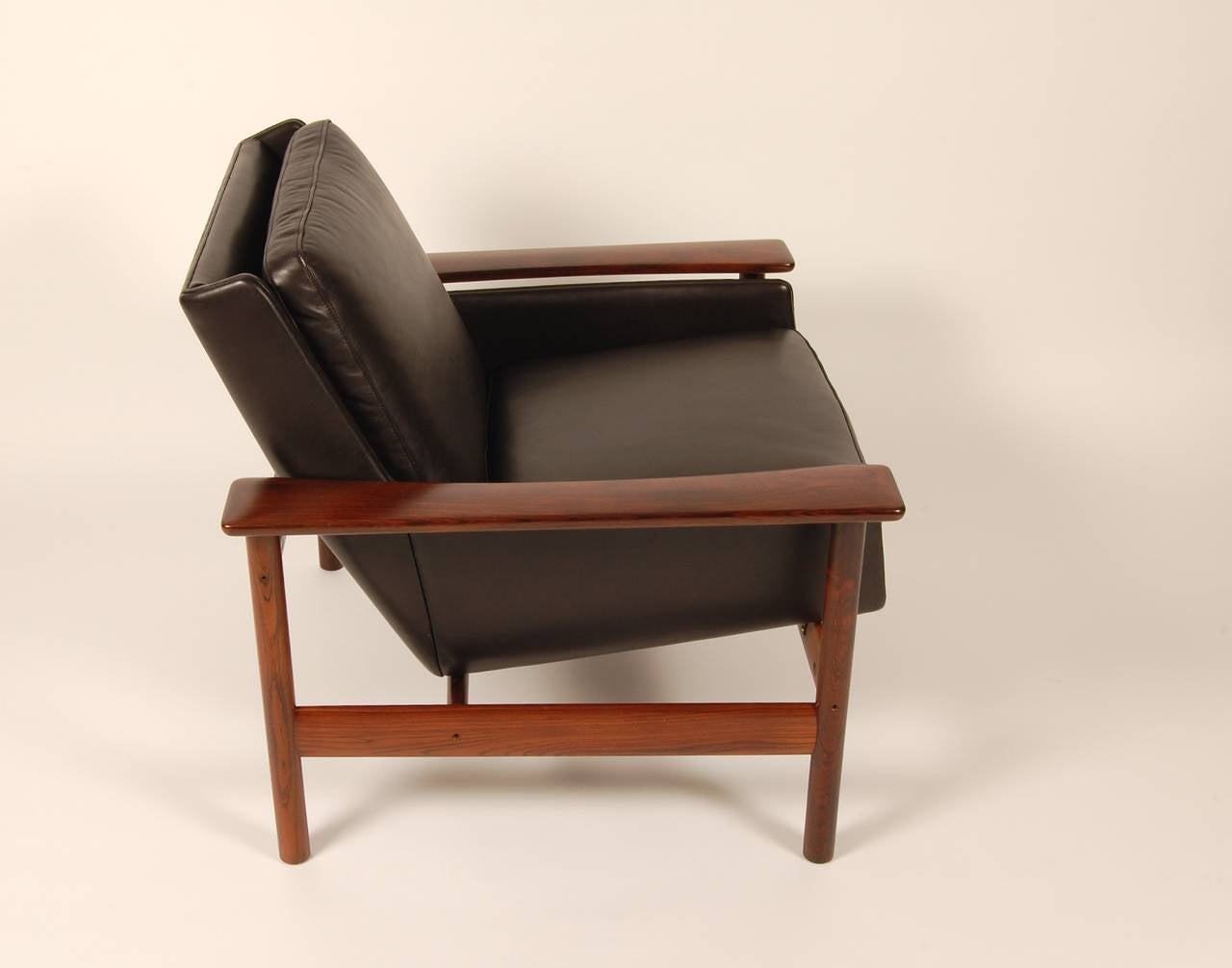 Dokka Rosewood and Leather Lounge Chair Scandinavia Modern In Excellent Condition In San Francisco, CA