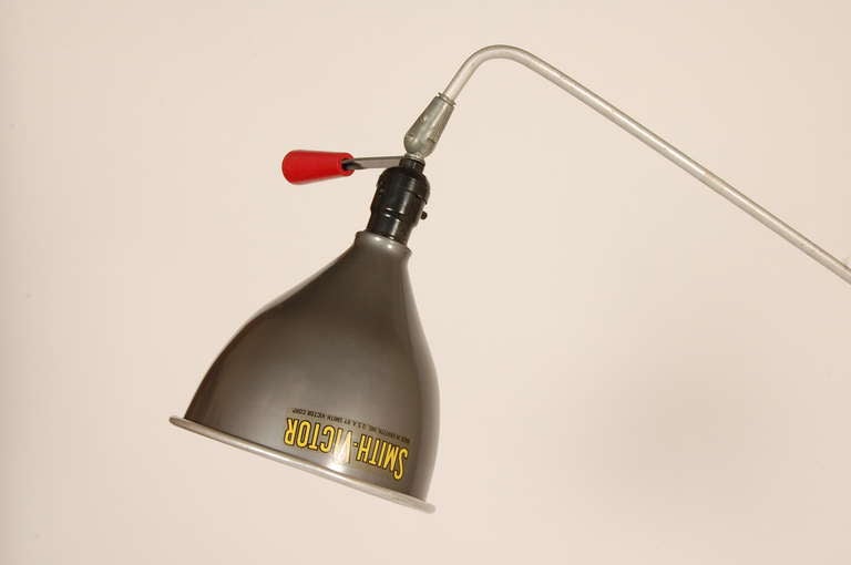 Originally designed by Roland Smith in 1948 for use in photography studios. The Smith-Victor mini-boom photo flood reflects pure minimal design for maximum functionality. This lamp was included in the 