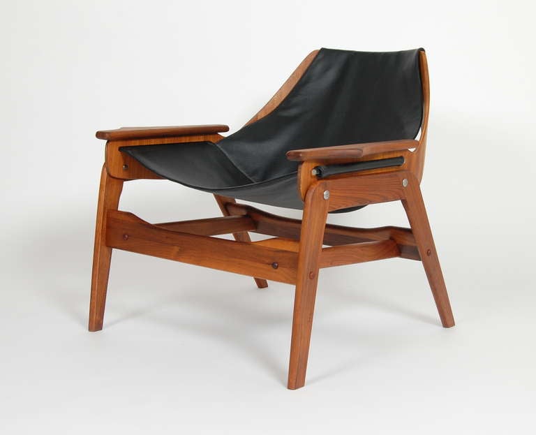 Leather and walnut sling lounge by Jerry Johnson. Freshly refinished and upholstered in premium leather. Curved walnut back attached to a rigid leg base with lucite rods to hold the sling in place.