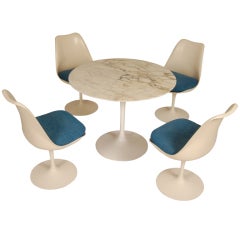 Eero Saarinen Dining Set