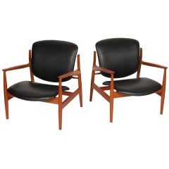 Pair Finn Juhl Lounges