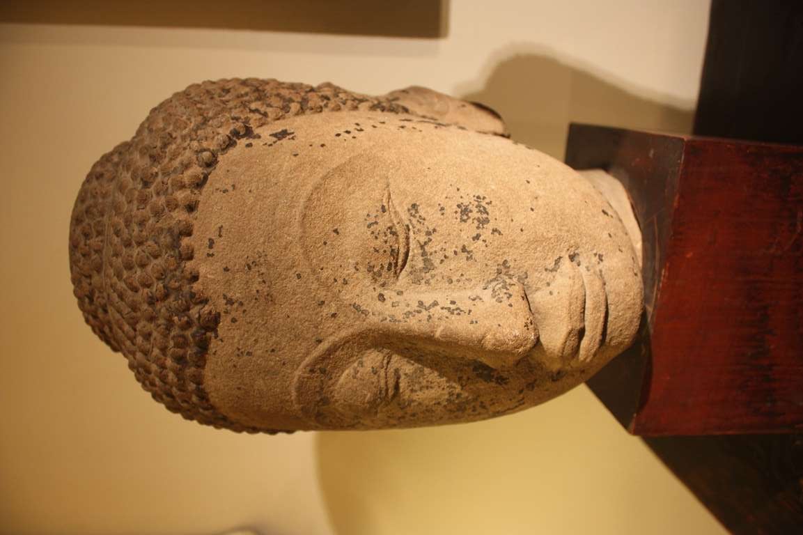 Large Antique Thai Buddha Head In Stone In Excellent Condition In Doylestown, PA