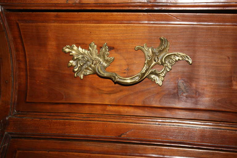 A Fine Louis XV Bombe' Commode, 18th Century 2