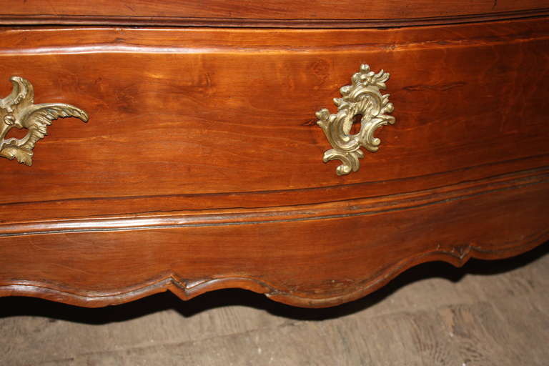 A Fine Louis XV Bombe' Commode, 18th Century 3