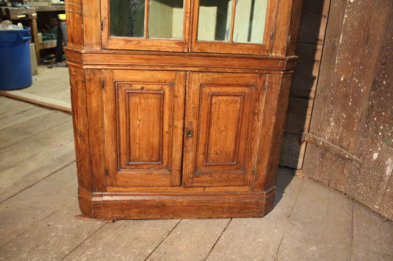 American Pine Corner Cabinet, 18th Century In Distressed Condition In Doylestown, PA