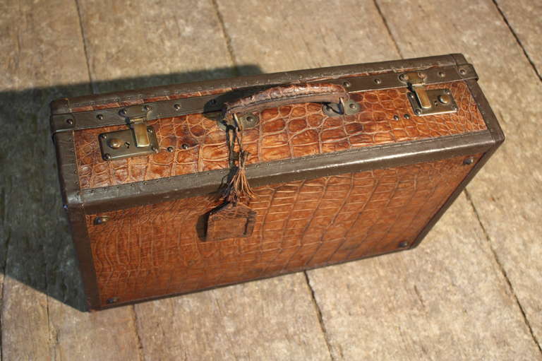 1920's Vintage Alligator Suit Case In Excellent Condition In Doylestown, PA