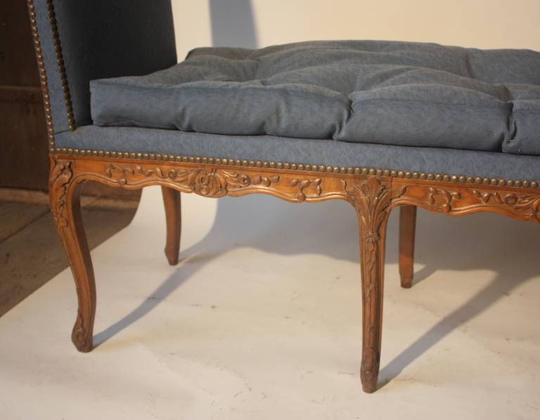 Louis XV Style Window Bench In Excellent Condition In Doylestown, PA