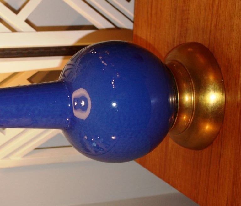 An interesting modern-style table lamp in blue glazed ceramic, circa 1960, on a gilt metal base, recently rewired.