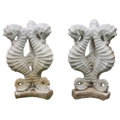 Paar "Seepferdchen"-Tischsockel aus Gussstein