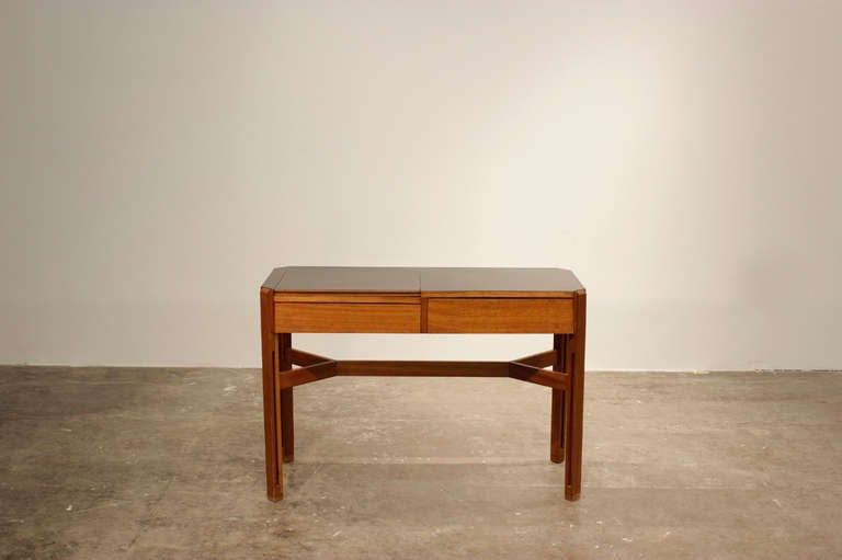 Italian Vanity table by Ico & Luisa Parisi For Sale