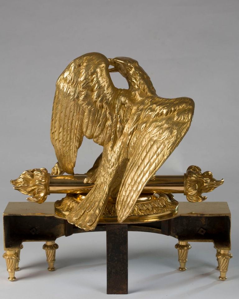Rara coppia di Chenets (Andirons) in bronzo dorato Impero in vendita 3