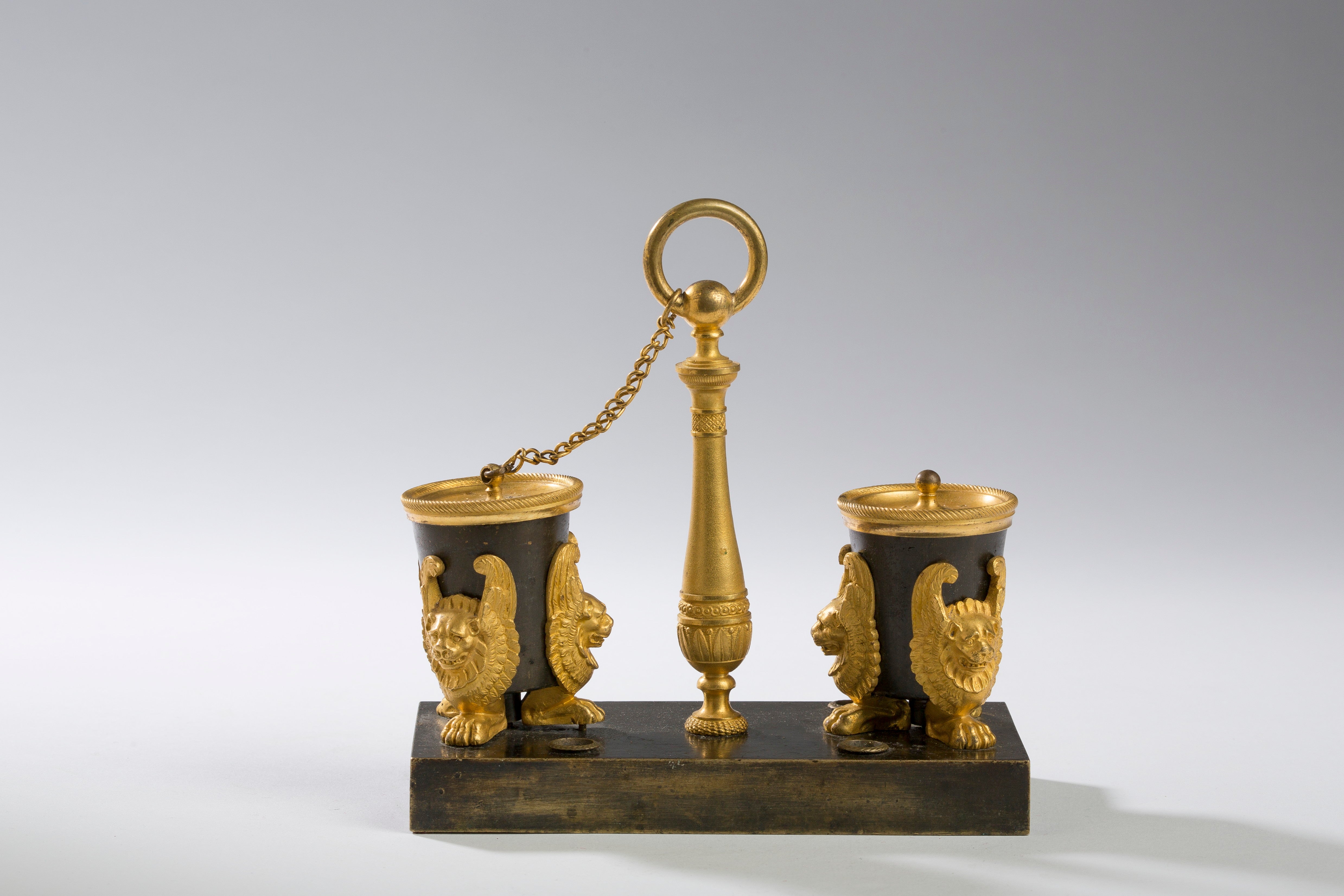 Empire-Tintenfass aus vergoldeter und patinierter Bronze „Encrier“