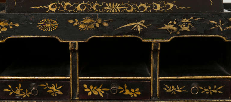 Seltener Chinoiserie-Spieltisch mit drei Klappen, lackiert, Metamorphic, George II. (18. Jahrhundert und früher) im Angebot