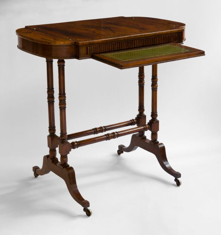 Regency-Regency-Schreibtisch aus Rosenholz (19. Jahrhundert) im Angebot