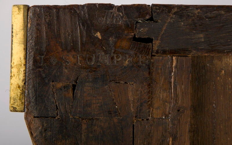 Commode di transizione Luigi XV/XVI con intarsio montato a ormeggio di Ohneberg in vendita 1