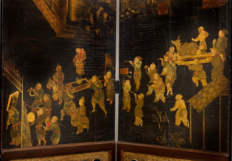 18th Century Chinese Black and Polychrome Lacquered Eight-Panel Screen For Sale