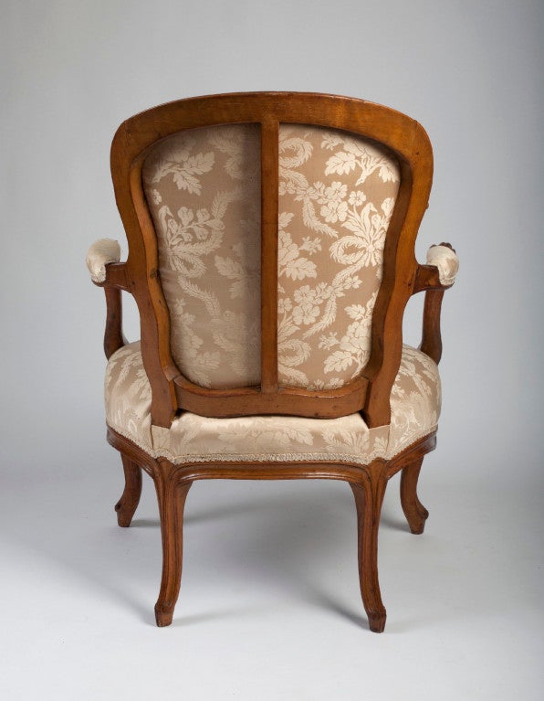 Large Louis XV Beechwood Fauteuil Cabriolet, stamped Delanois In Excellent Condition In Kittery Point, ME