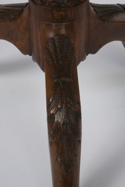 Mesa de té octogonal basculante de caoba Jorge III en venta 1