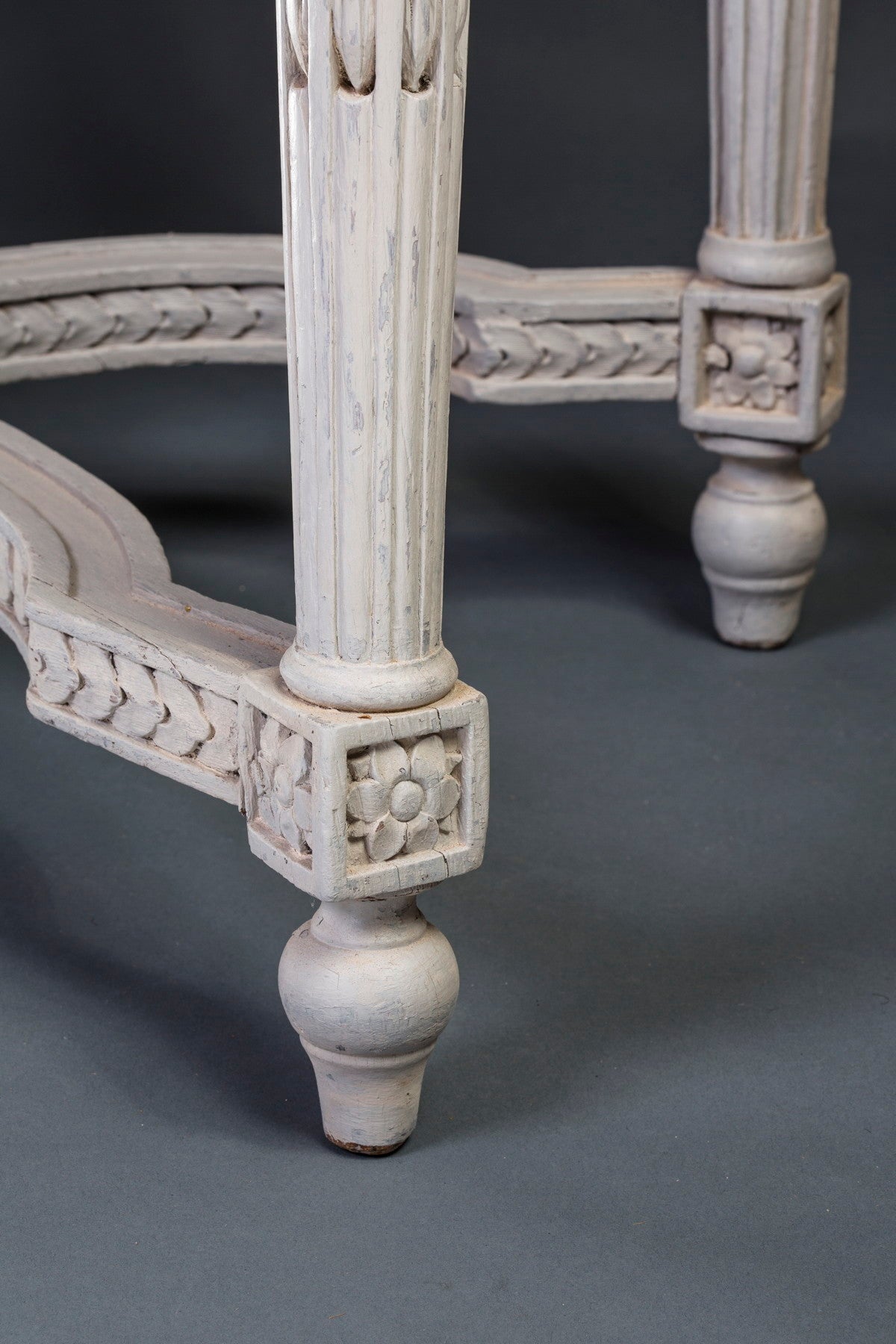 Louis XVI Pale Grey-Painted Console In Good Condition For Sale In Kittery Point, ME