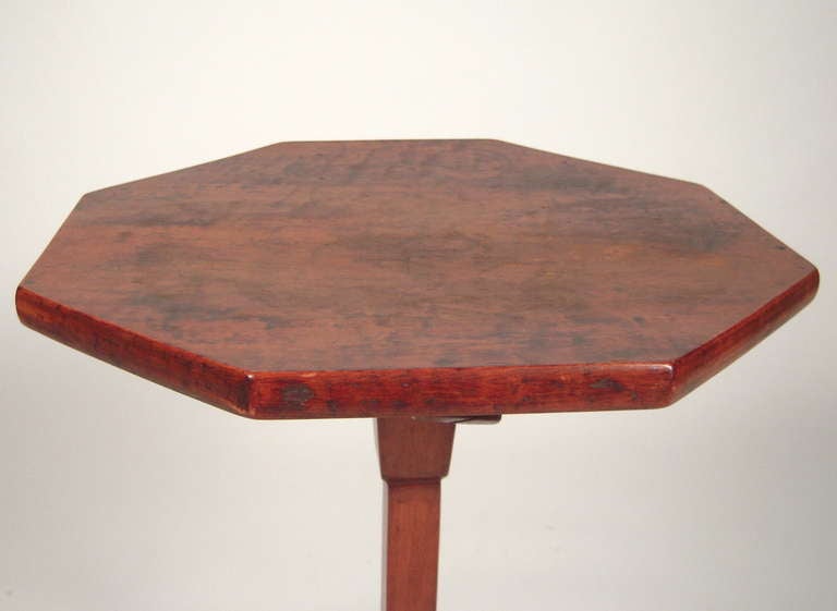 American Country Octagonal Top Candle Stand Occasional Table In Good Condition In Essex, MA