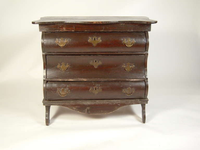 A small, sculptural 18th century Dutch bombé chest of drawers, in ebonized finish, the drawers lined with floral fabric.

Provenance: Henry Davis Sleeper, Stillington Hall, Gloucester, Massachusetts.