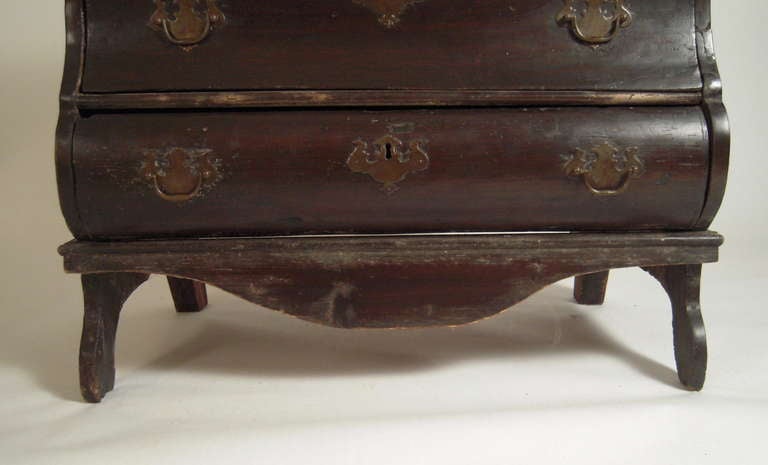 Small Sculptural Dutch Bombé Chest of Drawers In Fair Condition In Essex, MA