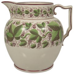 Grande brocca di Staffordshire dipinta a mano con la vite
